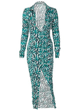 Vestido estampado con cintura plisada y cárdigan de botonadura sencilla